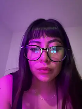 justmariee online show from May 8, 7:14 am