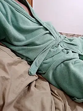 Snapshot of HotJXS chatting on December 17, 2:06 am HotJXS online show from December 17, 2:06 am