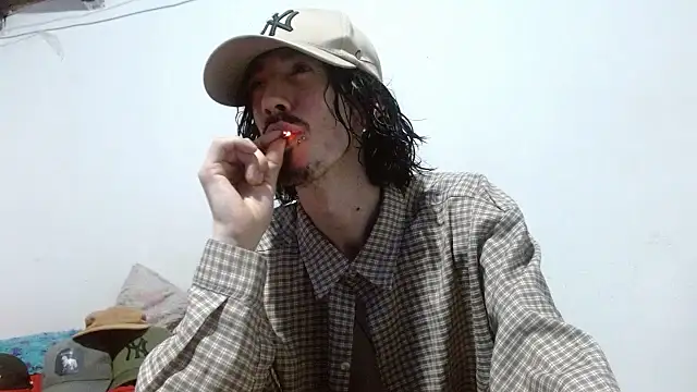 sk8-boy online show from July 22, 11:40 pm