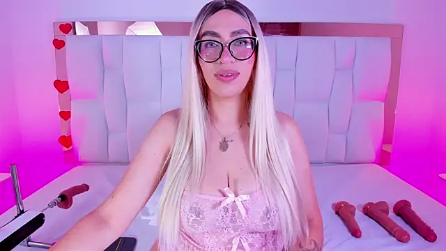 CamilleJuicy  online show from April 20, 1:03 pm