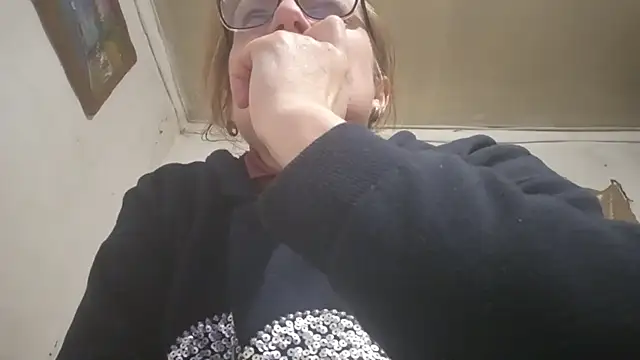 KissAndVibe online show from December 19, 7:43 pm