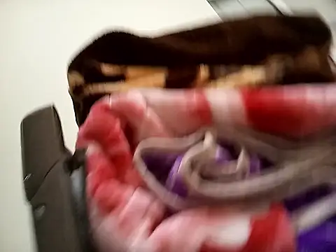 Snapshot of jawahir_sexy_squirt chatting on December 18, 7:53 pm jawahir sexy squirt online show from December 18, 7:53 pm