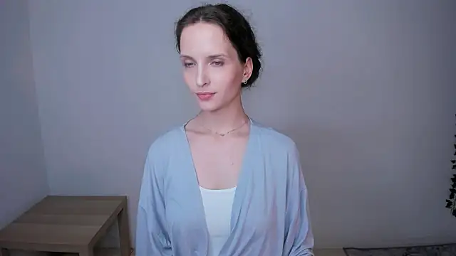 Snapshot of Ariadna_Shy chatting on June 13, 10:18 pm Ariadna Shy online show from June 13, 10:18 pm