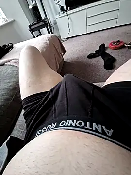 Snapshot of hereshappyguy67 chatting on December 17, 1:39 pm hereshappyguy67 online show from December 17, 1:39 pm