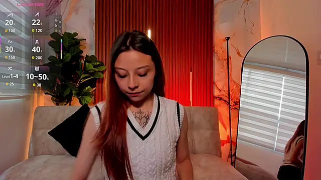 Nickie reed  online show from January 8, 8:00 pm