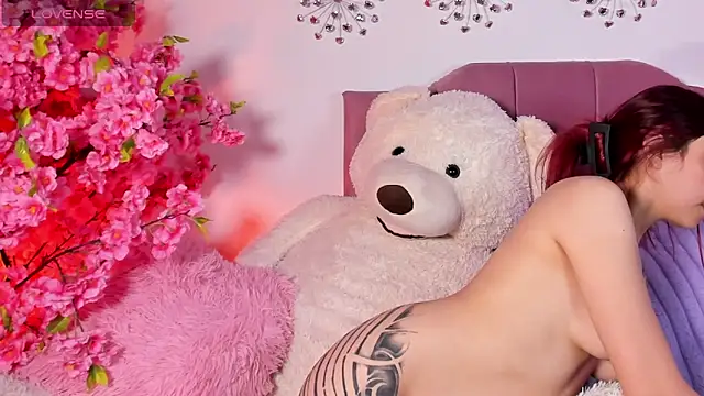 Nickie reed  online show from April 21, 2:51 am