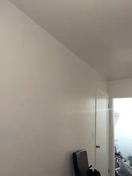 AverageAnt  online show from February 17, 9:06 am