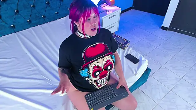 Issa Clark01 online show from March 24, 10:42 am