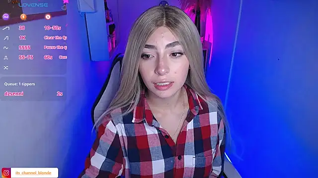 Snapshot of channel_blondee chatting on April 8, 12:10 am channel blondee online show from April 8, 12:10 am
