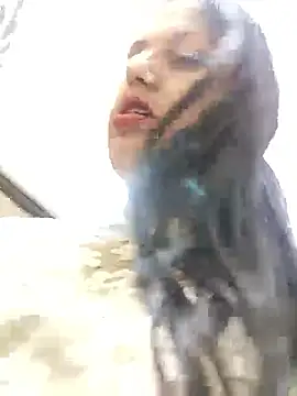 Hotmylips online show from April 12, 5:40 pm