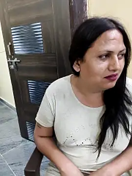 Hotmylips online show from April 18, 3:49 pm