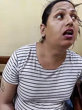 Hotmylips online show from April 20, 1:47 pm