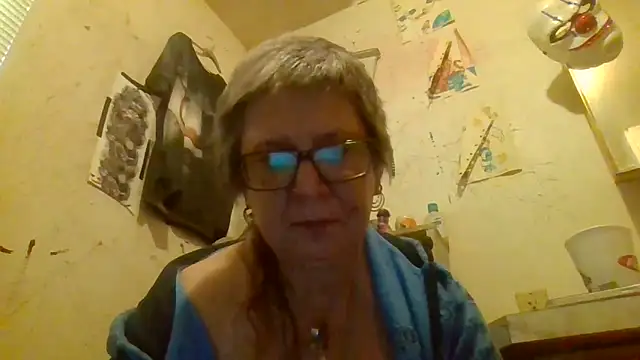 Snapshot of becky1111 chatting on April 5, 11:13 pm becky1111 online show from April 5, 11:13 pm