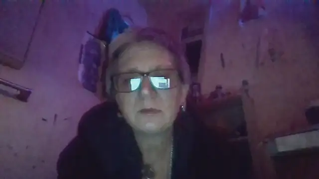 Snapshot of becky1111 chatting on April 8, 6:13 am becky1111 online show from April 8, 6:13 am