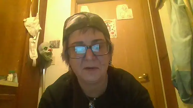 Snapshot of becky1111 chatting on April 12, 1:43 am becky1111 online show from April 12, 1:43 am