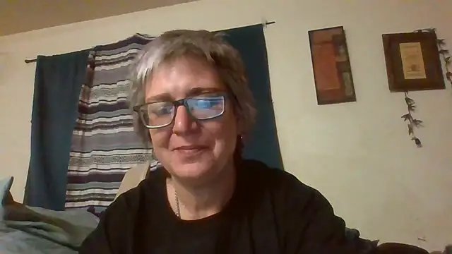 Snapshot of becky1111 chatting on April 21, 2:37 am becky1111 online show from April 21, 2:37 am