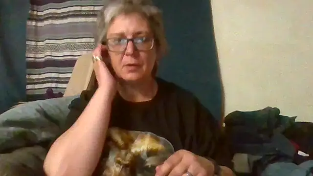 Snapshot of becky1111 chatting on April 21, 2:51 am becky1111 online show from April 21, 2:51 am