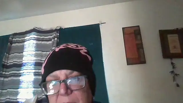 Snapshot of becky1111 chatting on April 22, 1:34 pm becky1111 online show from April 22, 1:34 pm