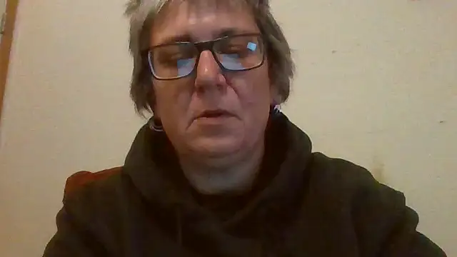 Snapshot of becky1111 chatting on April 23, 4:24 am becky1111 online show from April 23, 4:24 am