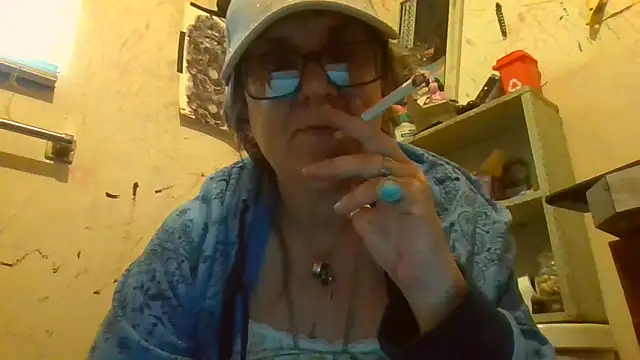 Snapshot of becky1111 chatting on April 24, 12:46 am becky1111 online show from April 24, 12:46 am