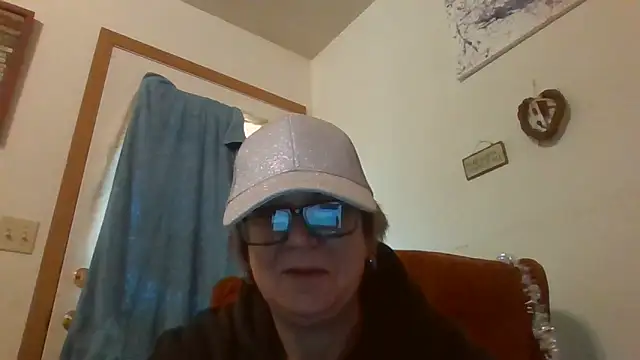 Snapshot of becky1111 chatting on April 24, 2:41 pm becky1111 online show from April 24, 2:41 pm