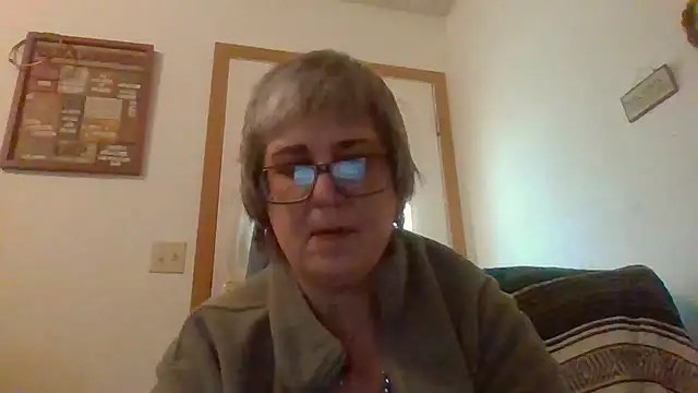 Snapshot of becky1111 chatting on May 2, 2:33 pm becky1111 online show from May 2, 2:33 pm