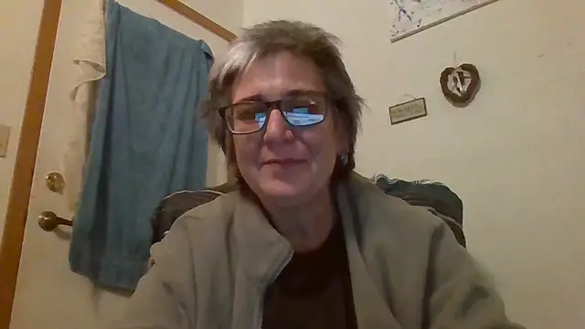 Snapshot of becky1111 chatting on May 4, 2:18 am becky1111 online show from May 4, 2:18 am