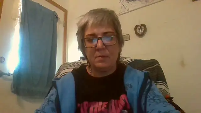 Snapshot of becky1111 chatting on May 5, 7:11 pm becky1111 online show from May 5, 7:11 pm