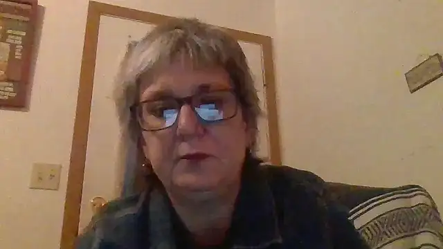 Snapshot of becky1111 chatting on May 7, 4:29 am becky1111 online show from May 7, 4:29 am