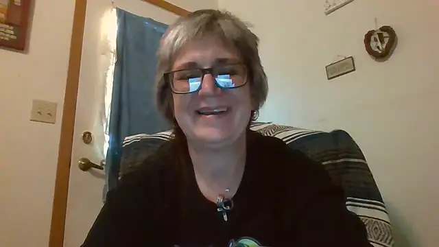 Snapshot of becky1111 chatting on May 16, 12:29 am becky1111 online show from May 16, 12:29 am