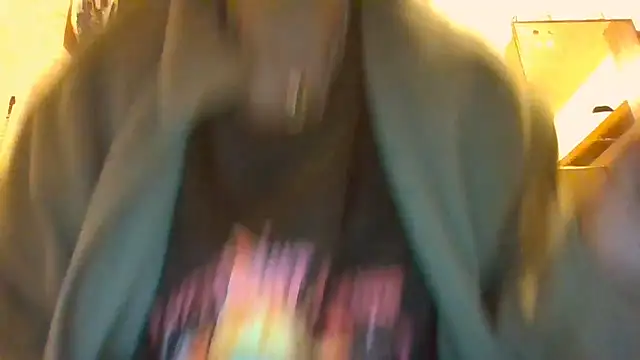 Snapshot of becky1111 chatting on May 19, 8:53 am becky1111 online show from May 19, 8:53 am