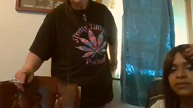 Snapshot of becky1111 chatting on May 21, 12:28 am becky1111 online show from May 21, 12:28 am