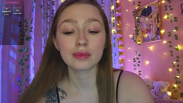 Snapshot of tease_mee_now chatting on December 20, 5:09 pm tease mee now online show from December 20, 5:09 pm