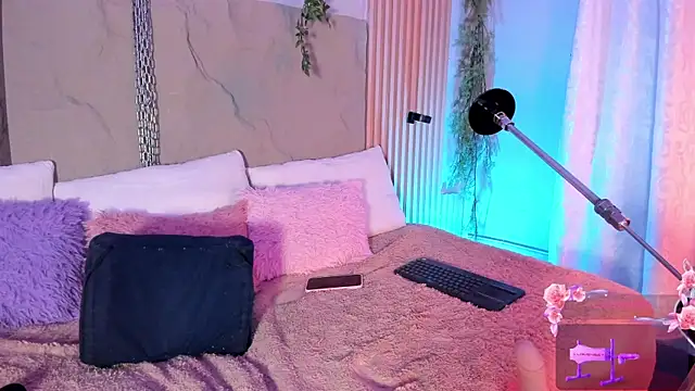 isabellagiirl online show from July 21, 8:33 pm