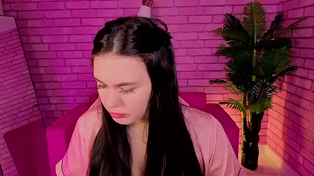 Mia Evelyn online show from December 23, 8:45 am