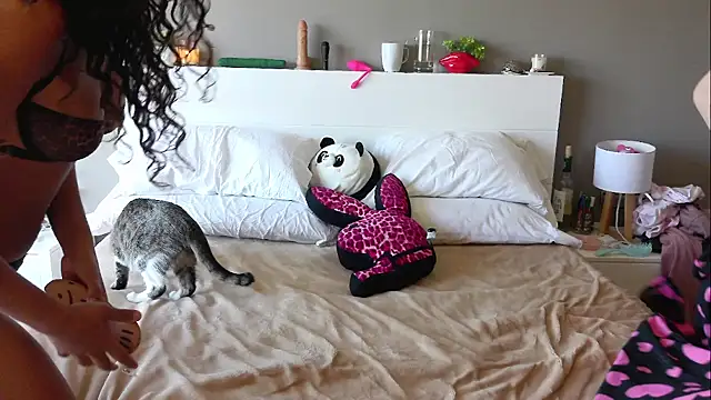 Snapshot of MikaScarlet chatting on March 31, 2:06 pm MikaScarlet online show from March 31, 2:06 pm