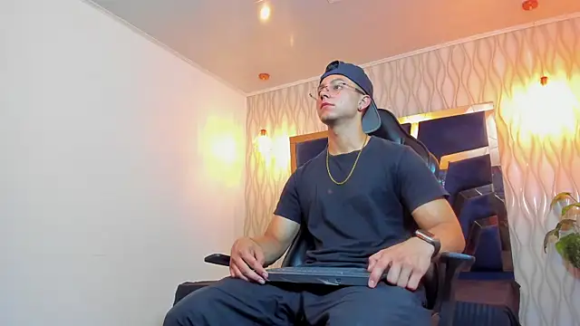 Noah Clarkk online show from March 26, 5:29 pm