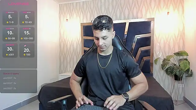 Noah Clarkk online show from April 16, 5:14 pm