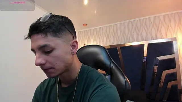 Noah Clarkk online show from April 18, 2:54 pm