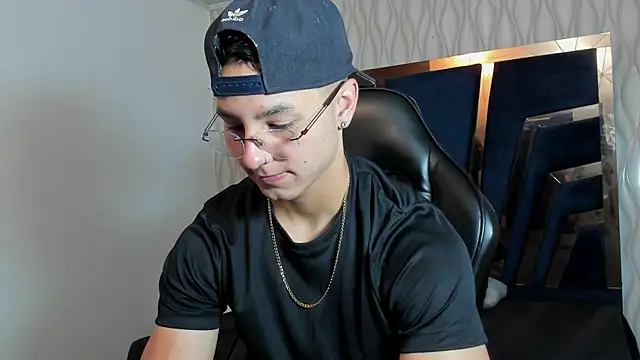 Noah Clarkk online show from April 20, 5:16 pm