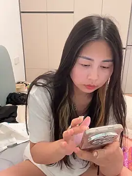 Snapshot of zzdd999 chatting on April 25, 1:41 pm zzdd999 online show from April 25, 1:41 pm