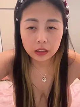 Snapshot of zzdd999 chatting on June 25, 5:17 pm zzdd999 online show from June 25, 5:17 pm