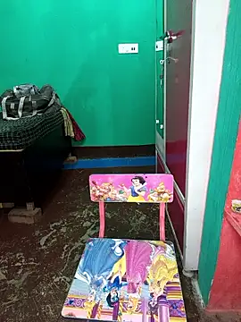 QWEEN7B online show from February 18, 6:42 am