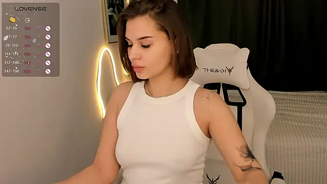 annie kits online show from February 15, 11:12 pm