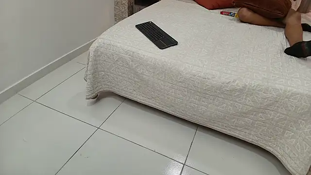 Snapshot of zoe_bermudez chatting on December 18, 1:28 pm zoe bermudez online show from December 18, 1:28 pm