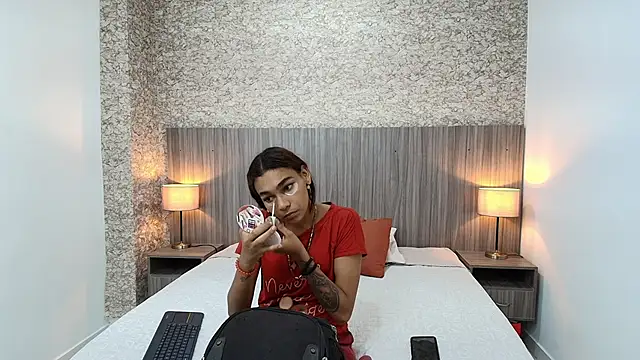 zoe bermudez online show from December 19, 11:28 am