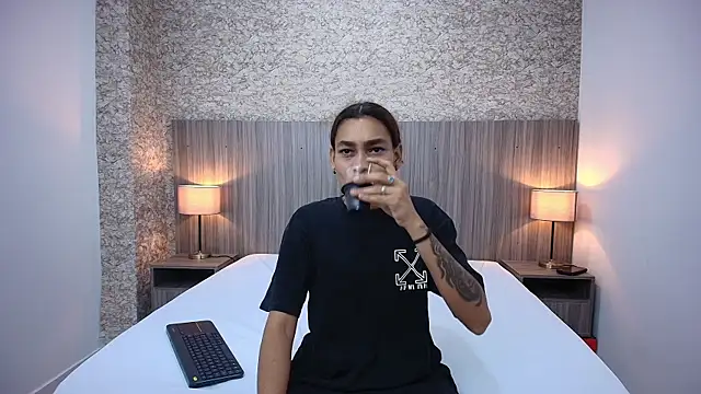 zoe bermudez online show from December 22, 11:51 am