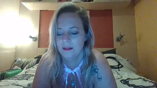 Snapshot of Miss-Chupagirly chatting on December 19, 4:58 pm Miss-Chupagirly online show from December 19, 4:58 pm