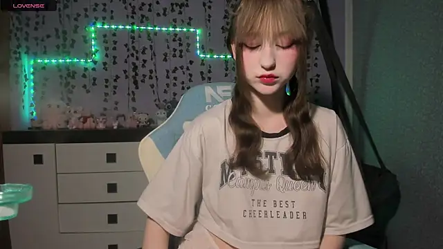 Yoonhee ki online show from July 4, 9:32 pm