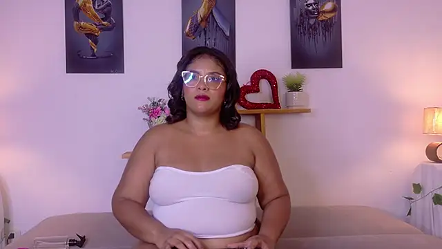 Snapshot of nairagold_ chatting on May 7, 12:49 am nairagold online show from May 7, 12:49 am